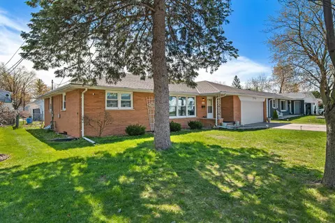 219 Deschane Pl, Green Bay, WI 54302
