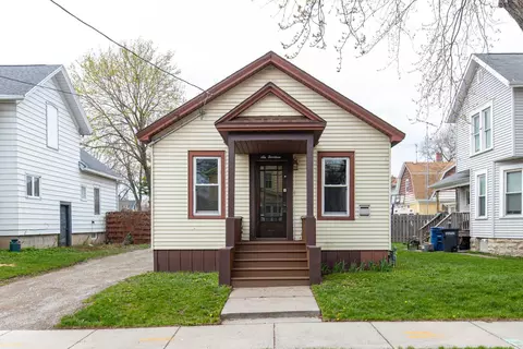 614 E Parkway Ave, Oshkosh, WI 54901