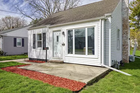 1637 Arizona St, Oshkosh, WI 54902