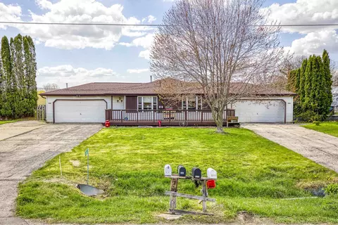 8383 Hickory Ave, Larsen, WI 54947