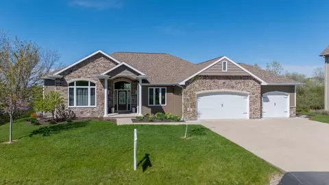 4220 Stonegate Dr, Oshkosh, WI 54904