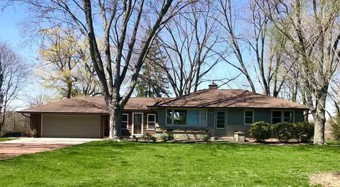 w159n6957 Dolores Ln, Menomonee Falls, WI 53051