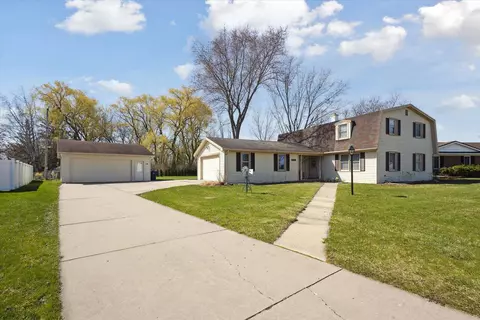 2085 E Vista Cir, De Pere, WI 54115