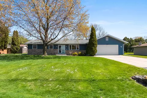 1285 Lakeshore Dr, Menasha, WI 54952