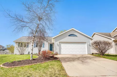 2586 Pecan St, Green Bay, WI 54311