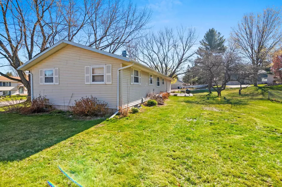  215 S Prospect Cir, Shawano, WI 54166 photo 8