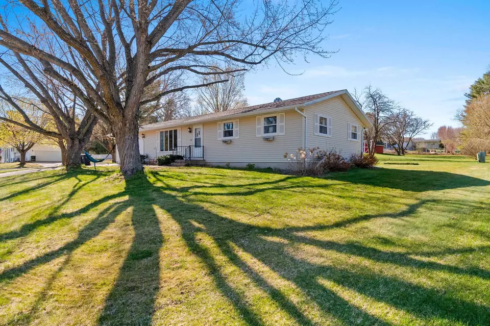  215 S Prospect Cir, Shawano, WI 54166 photo 2
