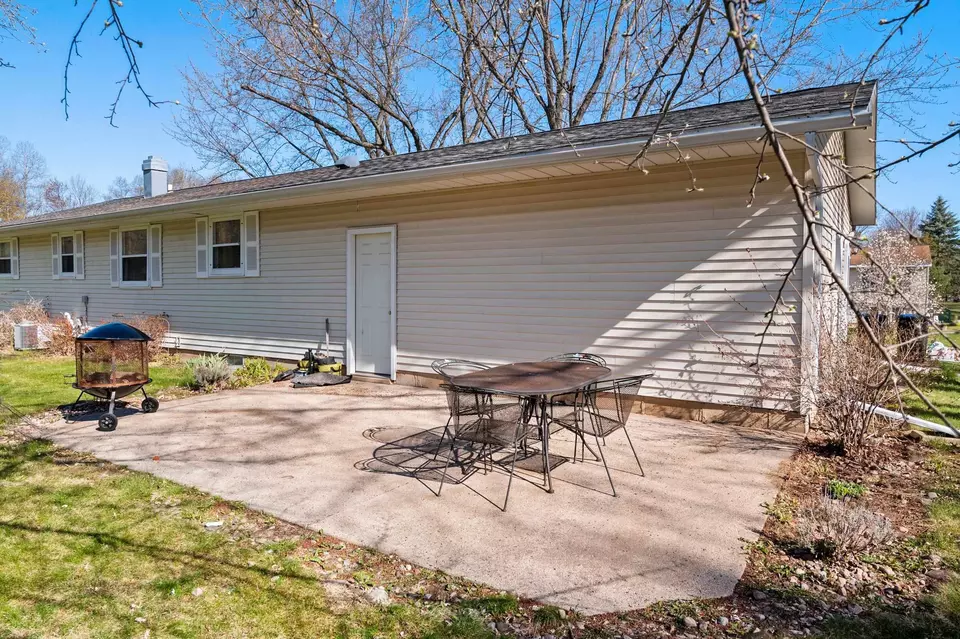  215 S Prospect Cir, Shawano, WI 54166 photo 7