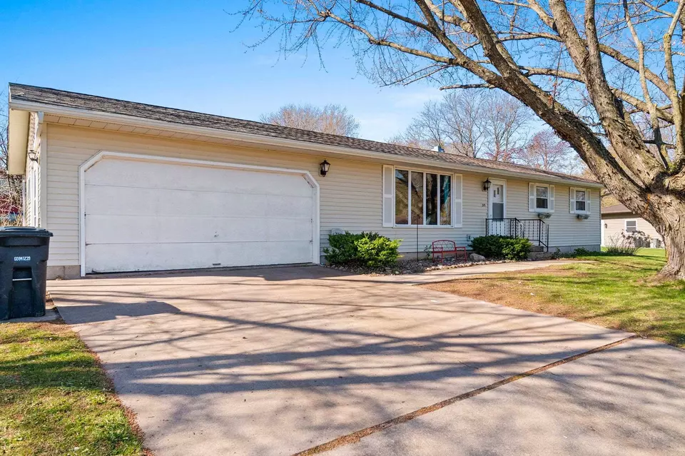  215 S Prospect Cir, Shawano, WI 54166 photo 4