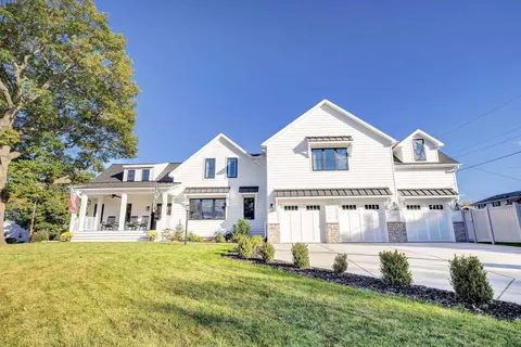 2091 Barberry Ln, Green Bay, WI 54304