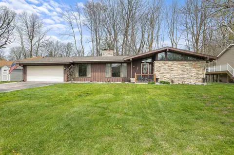 3302 Edgewood Rd, Manitowoc, WI 54220
