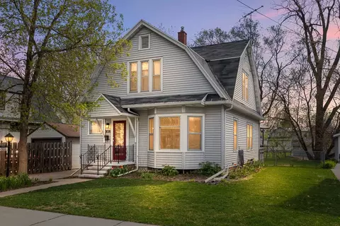 908 N Harriman St, Appleton, WI 54911