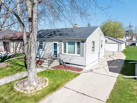 1335 Wirtz Ave, Green Bay, WI 54304