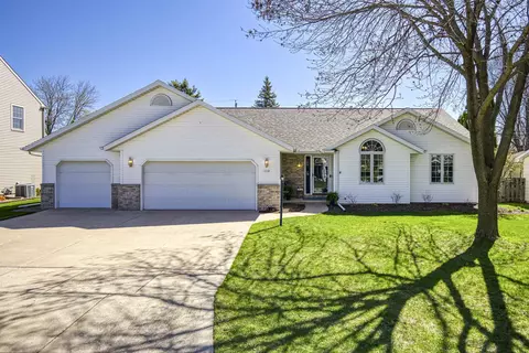 1114 N Hawthorne Dr, Appleton, WI 54915