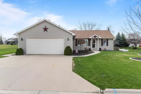 407 High Ridge Ln, Black Creek, WI 54106