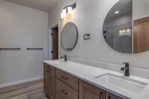 Bath - W5541 Tonys Way, Appleton, WI 54915 photo 2 of 4