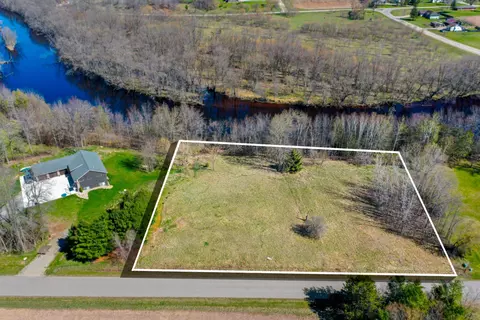 4468 E Rocky Run Ln, Oconto, WI 54153