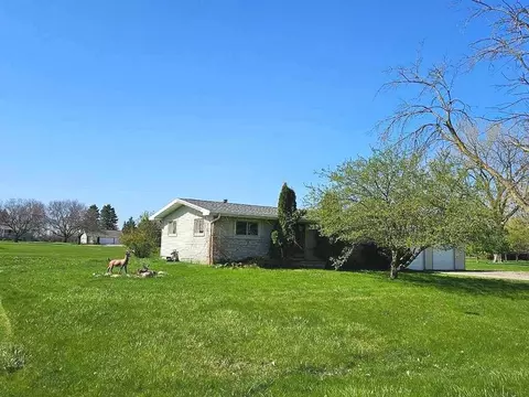 w6798 North Eastwood Street, Van Dyne, WI 54979