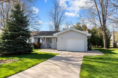 223 Edgewood Dr, Neenah, WI 54956