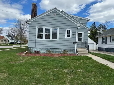 1018 Elmore St, Green Bay, WI 54303