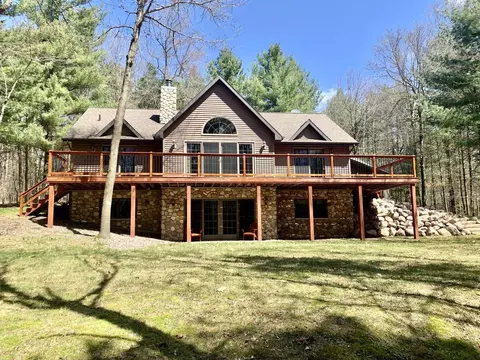 5882 Rustling Pine Ct, Abrams, WI 54101