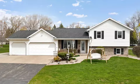 w6824 Marrihill Court, Greenville, WI 54942