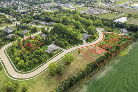 quail run drive, Oshkosh, WI 54904