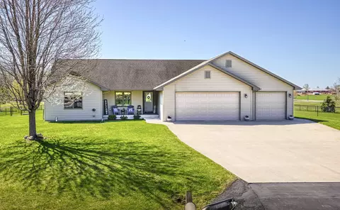 3277 Wismer Ln, Neenah, WI 54956