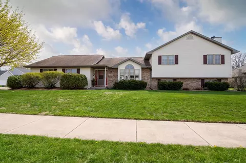 2955 W Pheasant Ct, Oshkosh, WI 54904