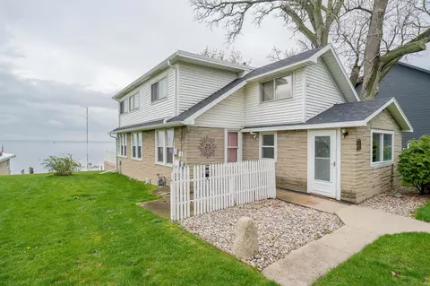 5083 Washington St, Butte Des Morts, WI 54927