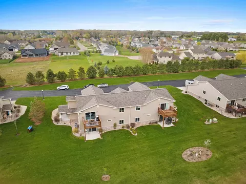 View/Area - 1062 W Willis Way, Appleton, WI 54913 photo 2 of 11