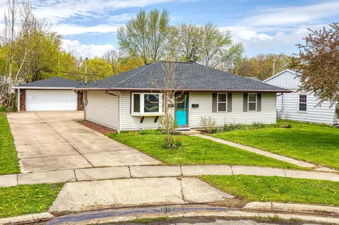1055 Sterling Ave, Neenah, WI 54956