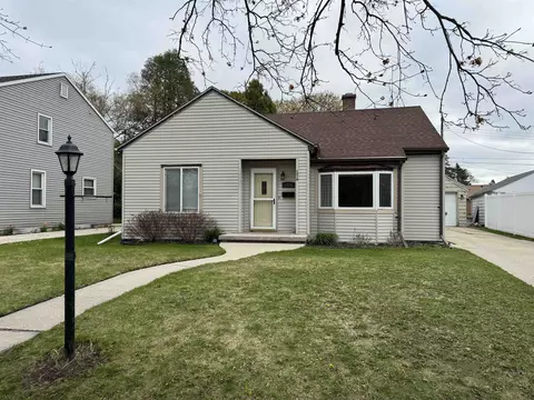 1514 Menasha Ave, Manitowoc, WI 54220