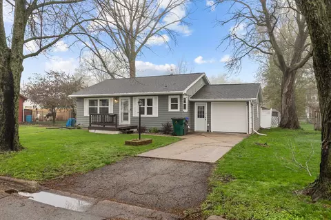 511 Wallace St, New London, WI 54961