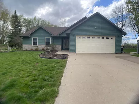 482 Maple Ridge Rd, Berlin, WI 54923