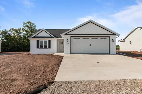 2161 White Dove Ln, Kaukauna, WI 54130