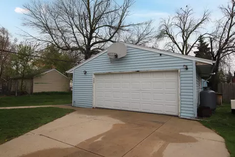 Exterior - 1613 W Lawrence St, Appleton, WI 54914 photo 6 of 8