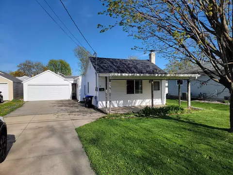 145 Plummer Ave, Neenah, WI 54956