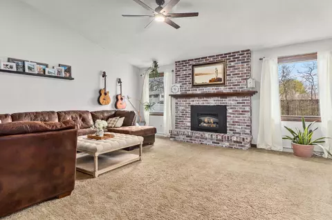 2010 W Roberts Ave, Appleton, WI 54914 photo 3