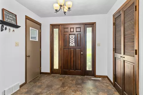 2010 W Roberts Ave, Appleton, WI 54914 photo 2