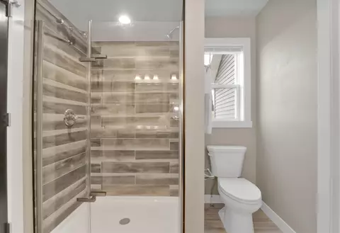 Bath - 3305 E Rubyred Dr, Appleton, WI 54913 photo 1 of 3
