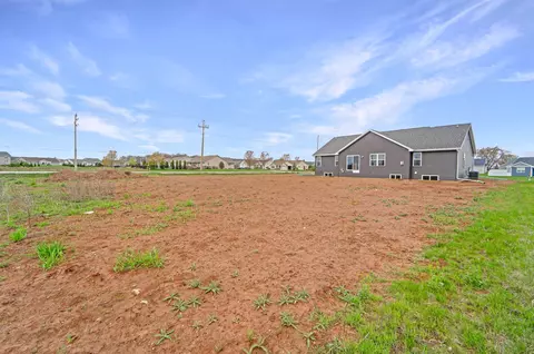 Exterior - 3305 E Rubyred Dr, Appleton, WI 54913 photo 2 of 2