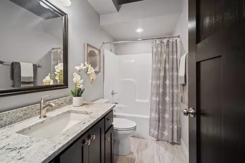 Bath - 3305 E Rubyred Dr, Appleton, WI 54913 photo 2 of 3