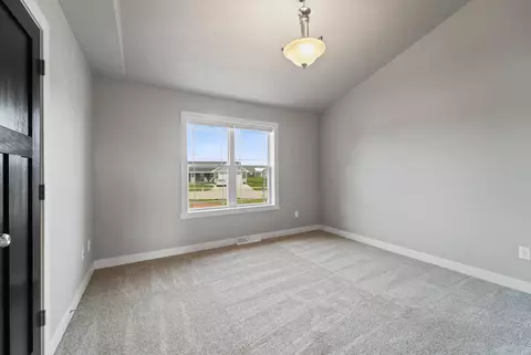 Bedroom - 3305 E Rubyred Dr, Appleton, WI 54913 photo 2 of 8