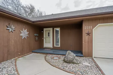2211 W Capitol Dr, Appleton, WI 54914 photo 2