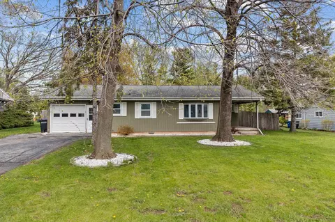 46 Myrna Jane Dr, Oshkosh, WI 54902