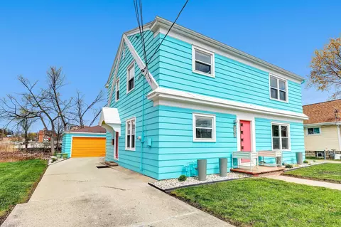 1257 St Clair St, Green Bay, WI 54302