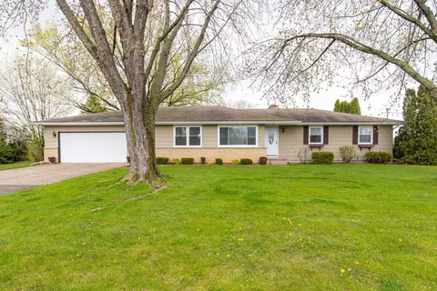 6608 County Rd R, Oshkosh, WI 54902