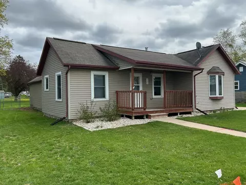 320 Factory St, Manawa, WI 54949
