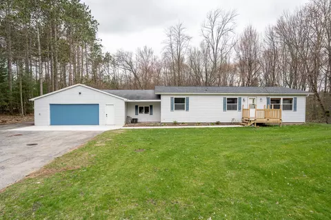 n2201 Schacht Road, Marinette, WI 54143